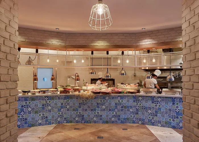 Lara Barut Collection אנטליה